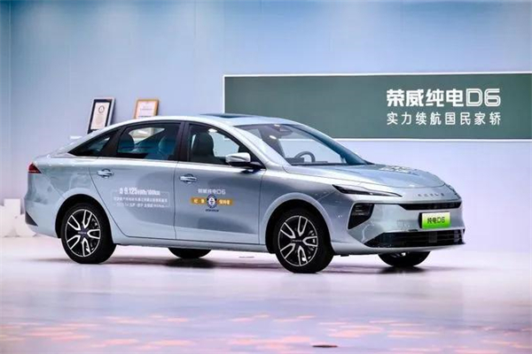 维基体育向上 昂首挺胸