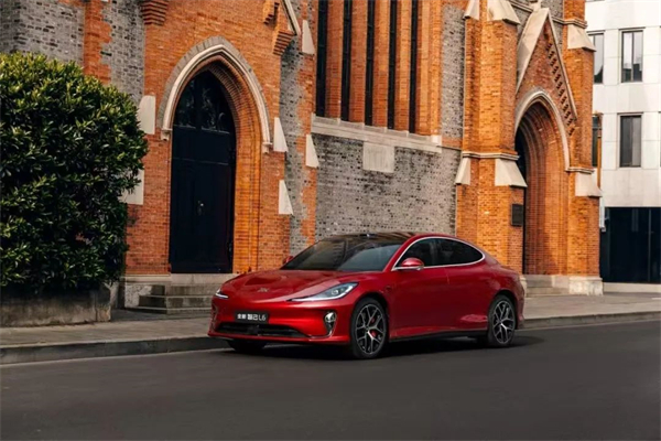 维基体育用半年时间，展现出中国汽车“头雁”的变革伟力